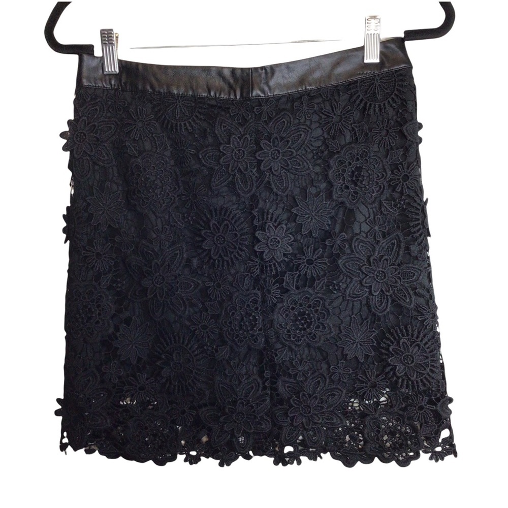 Forever 21 Black Lace Skirt with faux leather trim Size M NWT